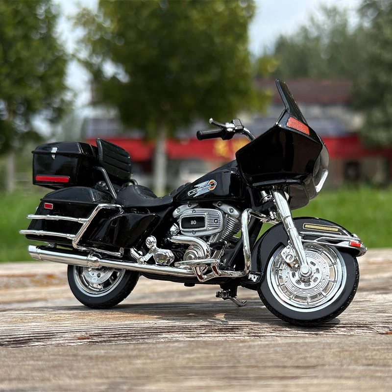 Maisto 1988 FLT Tour Glide Motorcycle Model 2 Maisto 1988 FLT Tour Glide Motorcycle Model - Image 2