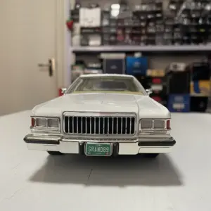 Vintage Mercury Marquis 1:18 Scale Die-Cast Model 8 S1fa0e1ca6a9e454bb3661526b7fbaac6u