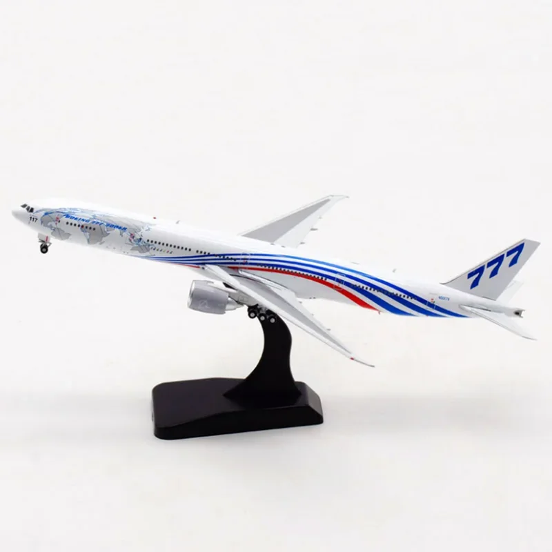 Diecast Boeing 777-300ER Model 1/400 Scale 5 Diecast Boeing 777-300ER Model 1/400 Scale - Image 5