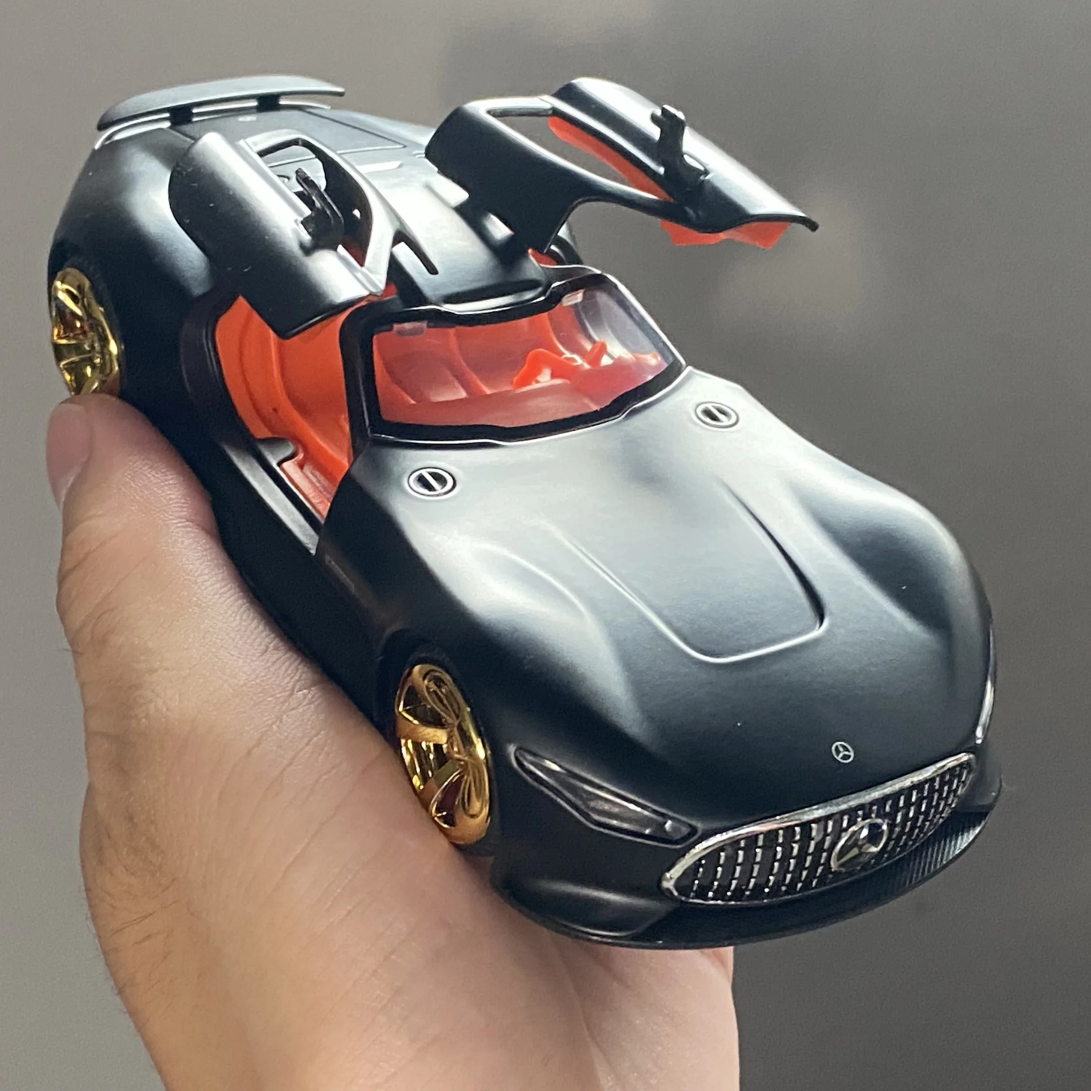 Mercedes-Benz AMG VISION GT 1:32 Diecast Model 3 Mercedes-Benz AMG VISION GT 1:32 Diecast Model - Image 3