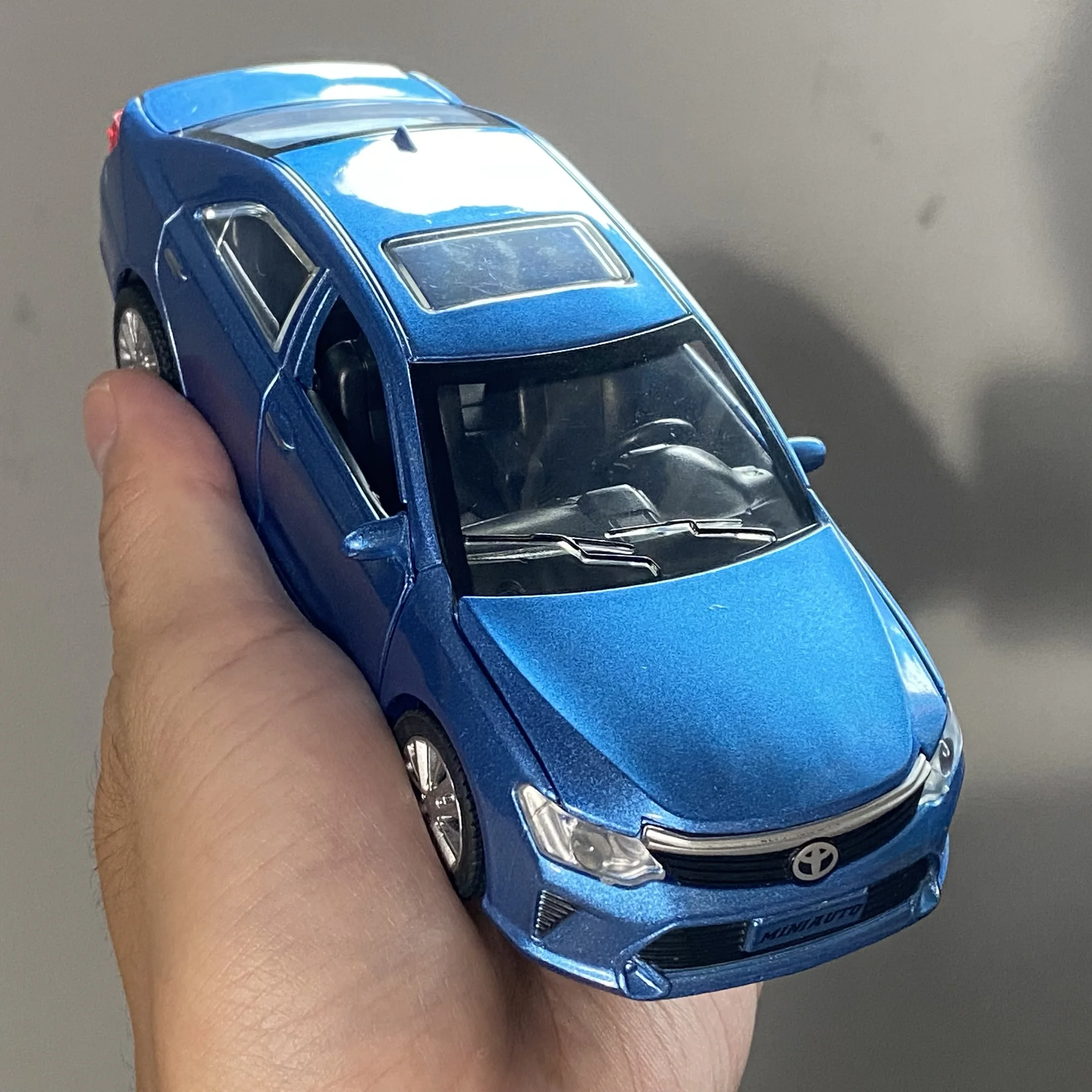 1/32 Diecast Toyota Camry Model with Sound 5 1/32 Diecast Toyota Camry Model with Sound - Image 5