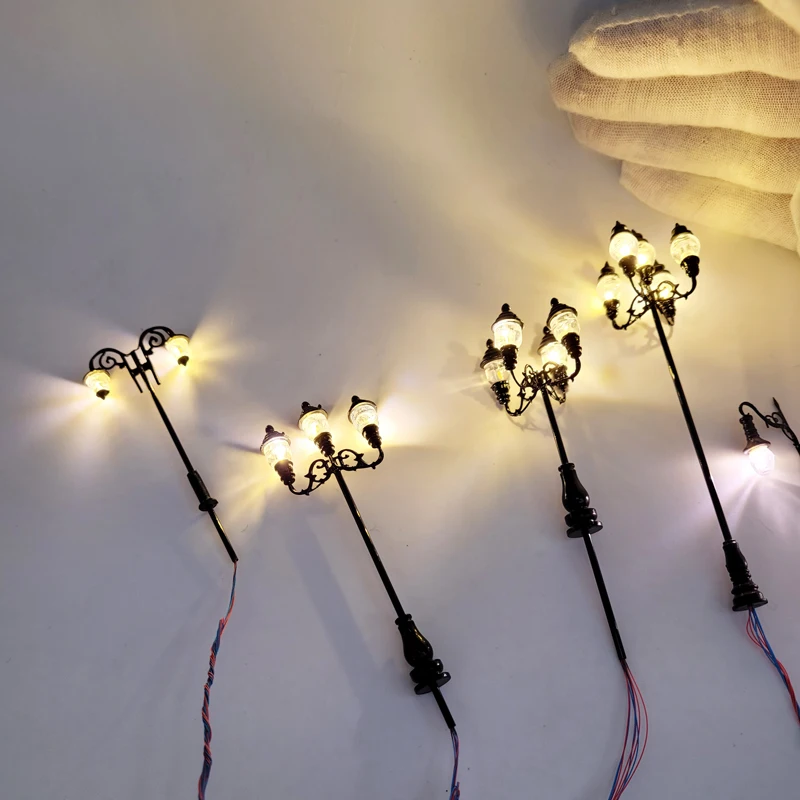 Vintage European-Style HO Street Lamps Set 3 Vintage European-Style HO Street Lamps Set - Image 3