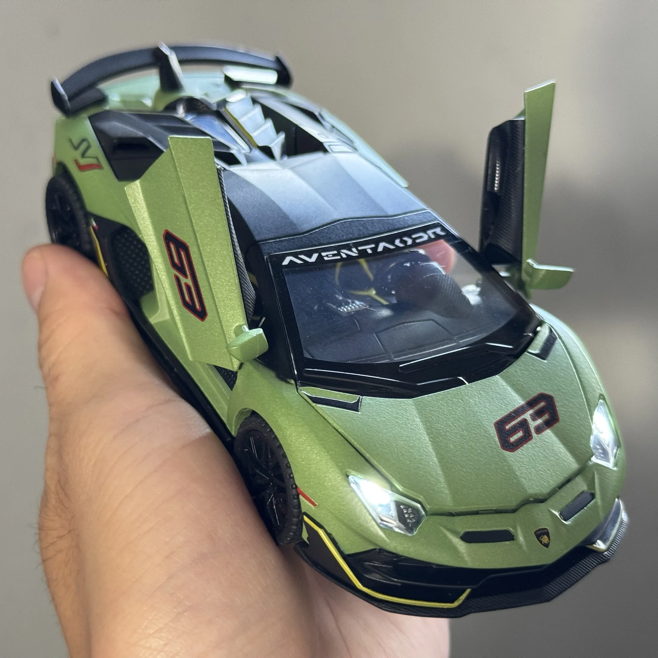 1:32 Scale Aventador SVJ 63 Diecast Model Car 5 1:32 Scale Aventador SVJ 63 Diecast Model Car - Image 5