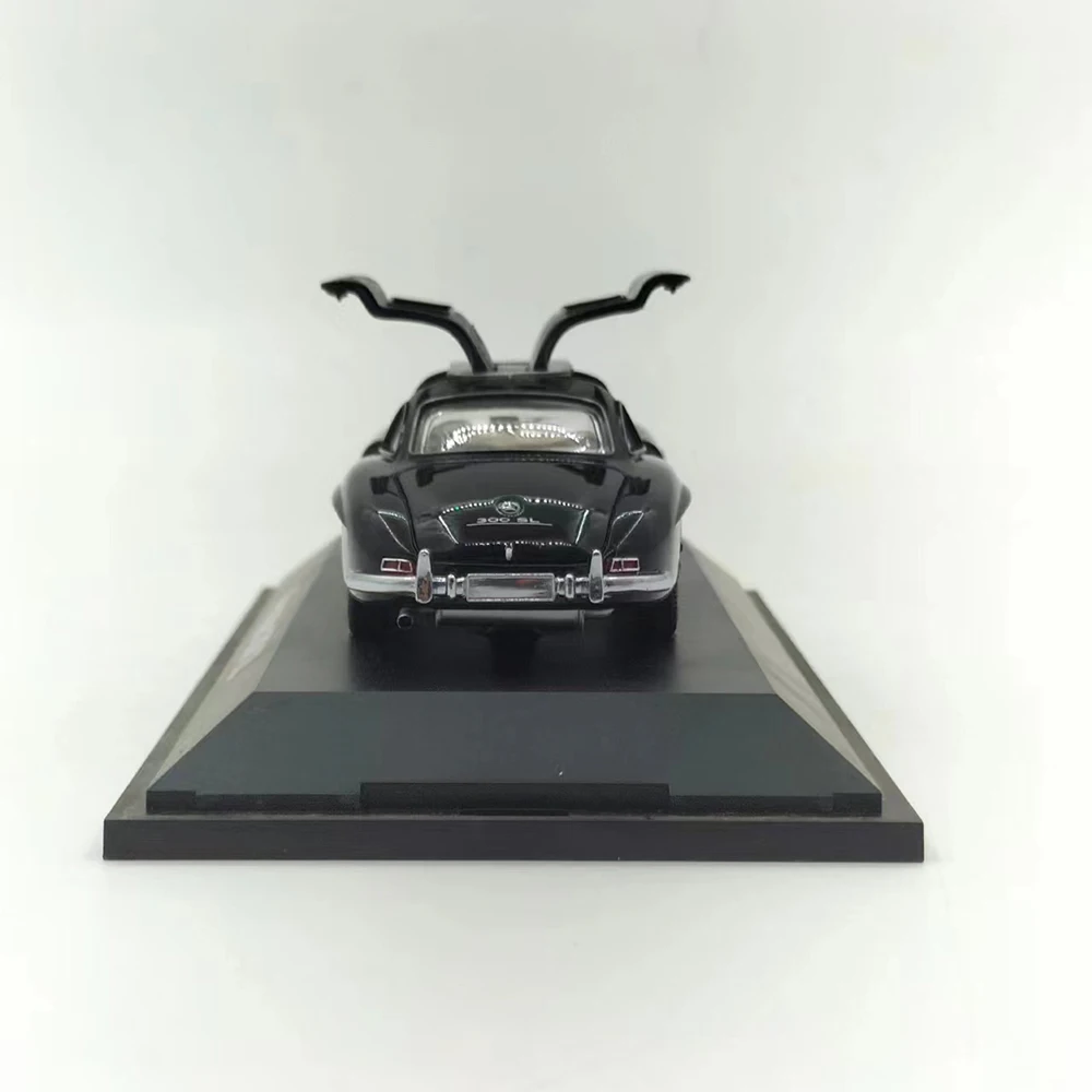 Die-Cast Benz 300 SL Model, 1:43 Scale 5 Die-Cast Benz 300 SL Model, 1:43 Scale - Image 5
