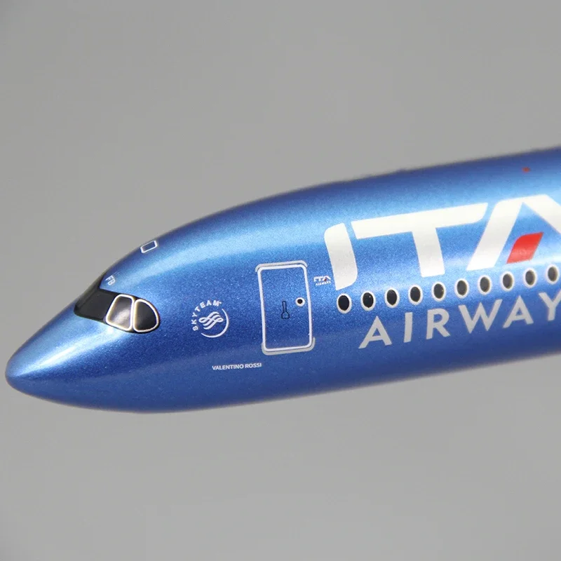 1/200 Airbus A350-900 Scale Model 4 1/200 Airbus A350-900 Scale Model - Image 4