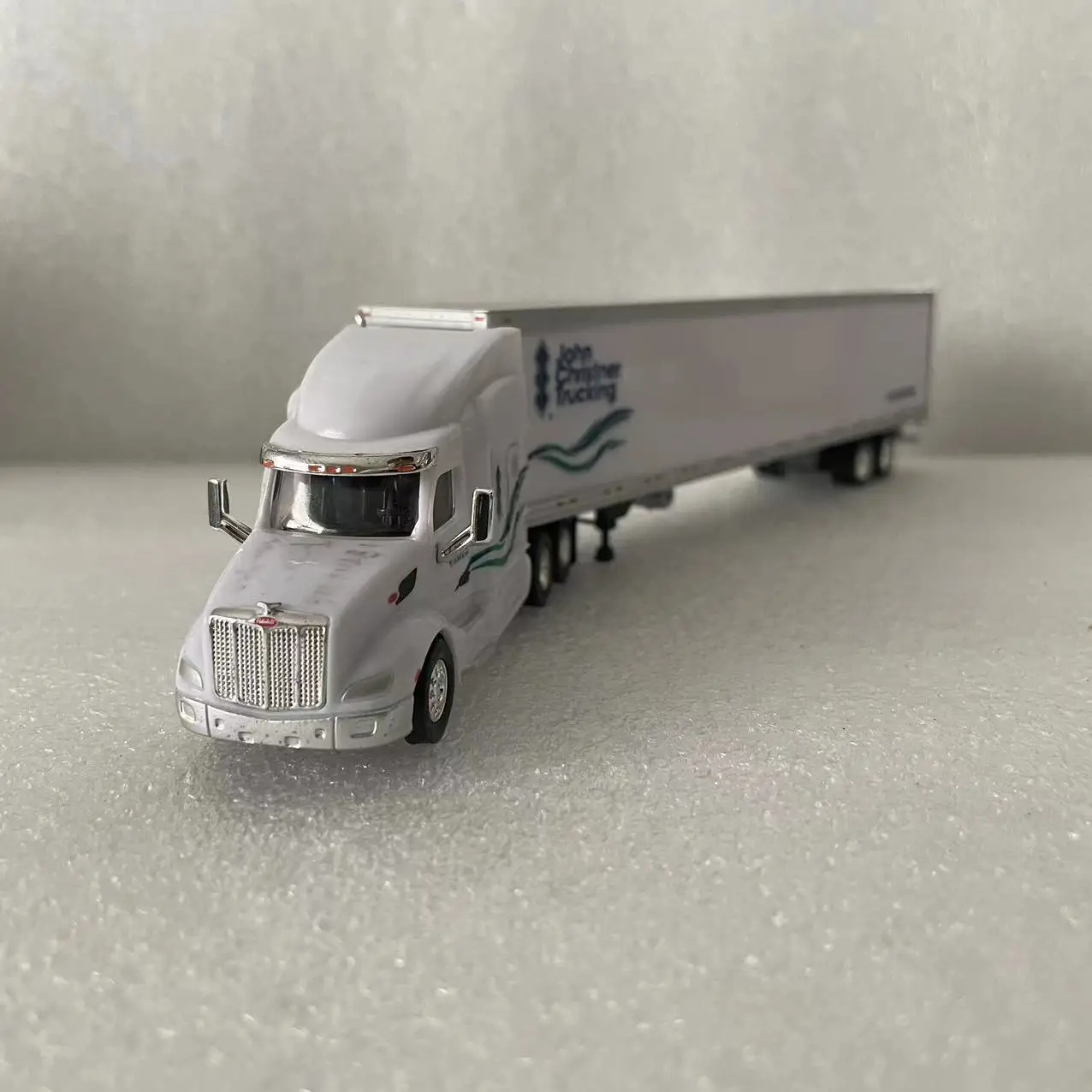 Detailed 1/87 Peterbilt 579 Refrigerated Truck Model 6 Detailed 1/87 Peterbilt 579 Refrigerated Truck Model - Image 6