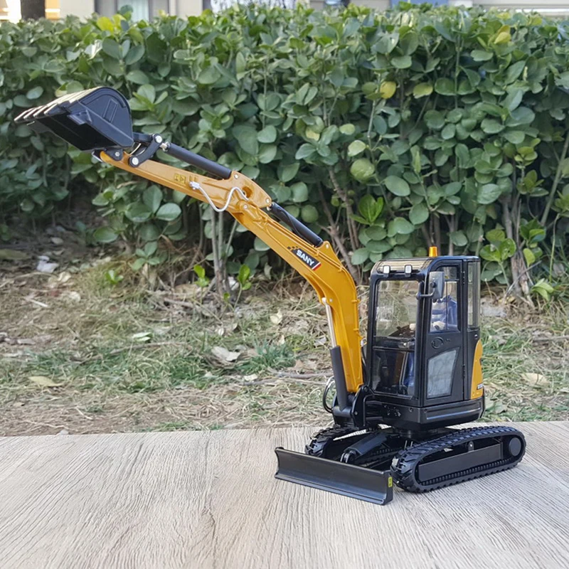 SANY SY35U Excavator Model 1:20 Scale 2 SANY SY35U Excavator Model 1:20 Scale - Image 2