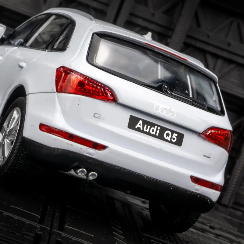 1:32 Scale Audi Q5 Diecast Model for Collectors 5 1:32 Scale Audi Q5 Diecast Model for Collectors - Image 5