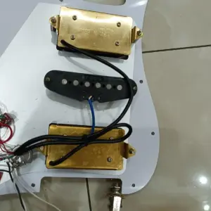 Vibrant Prewired Guitar Pickguard for Strat 12 S234989c24c584a049839b9a5259a3242P