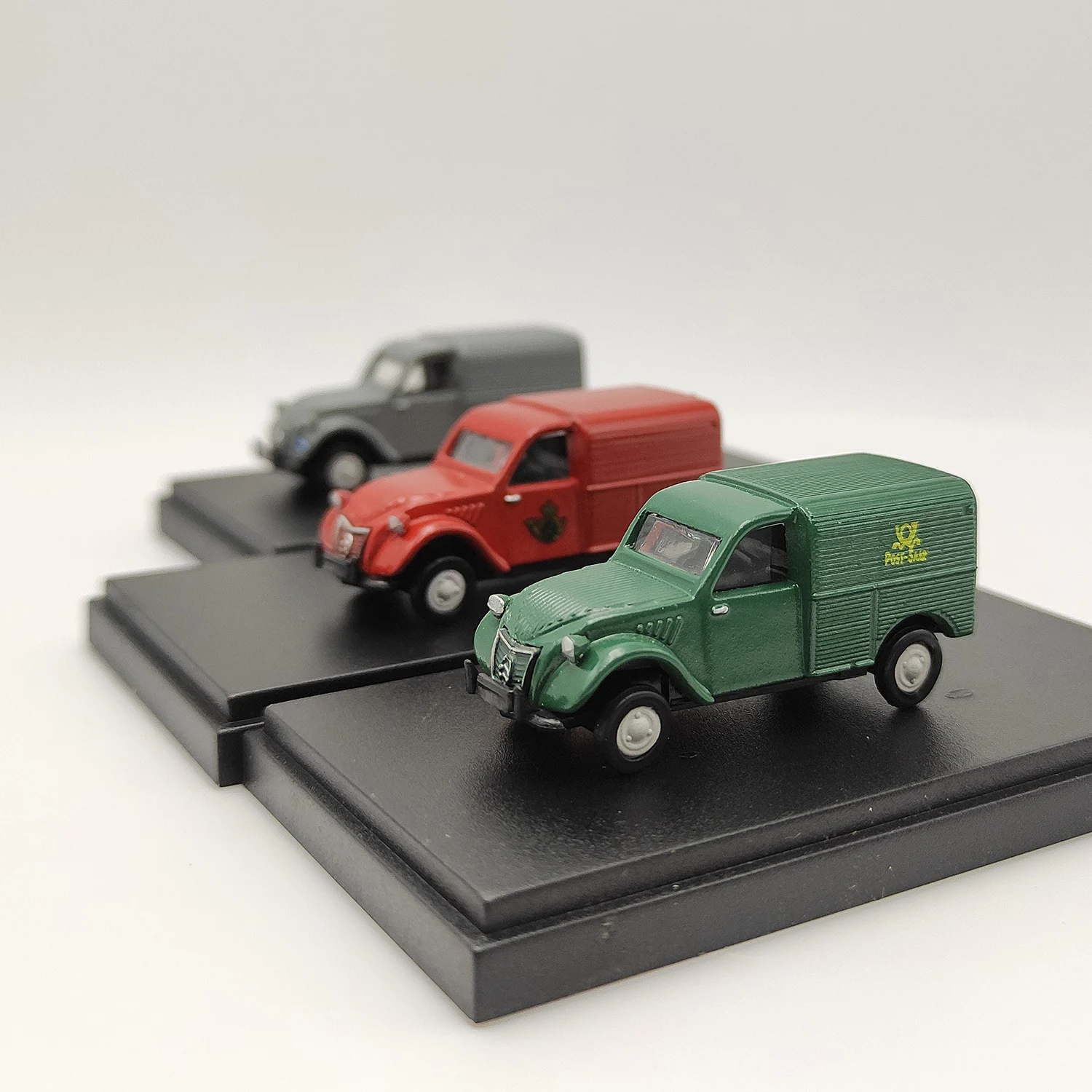 Vintage CITROEN Freight Car Resin Model 4cm Static Collectible 2 Vintage CITROEN Freight Car Resin Model 4cm Static Collectible - Image 2