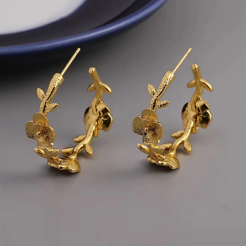 Vintage Floral Drop Earrings in Gold or Silver 4 Vintage Floral Drop Earrings in Gold or Silver - Image 4