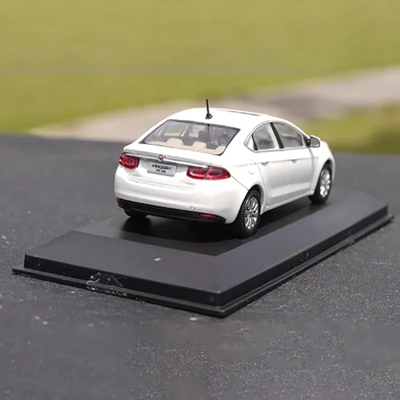 Fiat Viaggio Diecast Alloy Model - 1:43 Scale 4 Fiat Viaggio Diecast Alloy Model - 1:43 Scale - Image 4