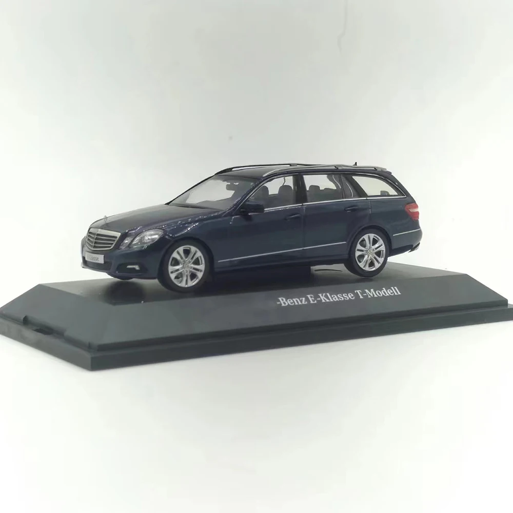 Mercedes-Benz E-Class Estate Model 1:43 Scale Collector's Replica 2 Mercedes-Benz E-Class Estate Model 1:43 Scale Collector's Replica - Image 2
