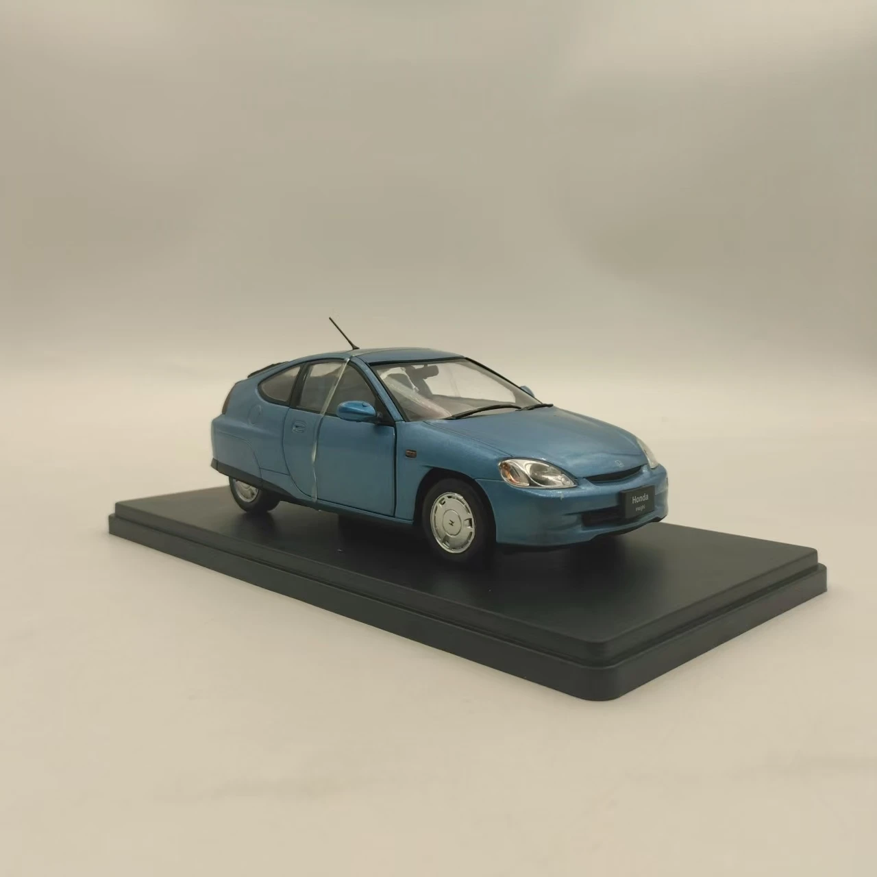1999 Honda Insight Die-Cast Model 1:24 Scale 2 1999 Honda Insight Die-Cast Model 1:24 Scale - Image 2