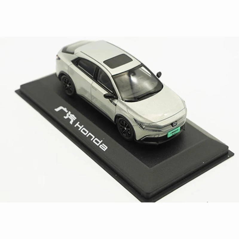 1/43 Silver Alloy Car Model for Collectors 5 1/43 Silver Alloy Car Model for Collectors - Image 5