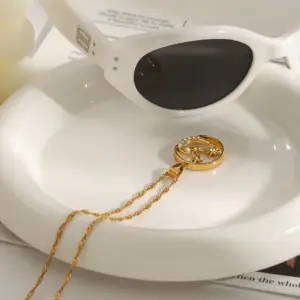 Stainless Steel Moon Pendant Necklace 11 S2500ee65766f4239a4d2db54abe83143t