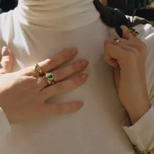 Vintage Gold Tone Stainless Steel Ring with Dark Green Gem 10 S25b390d8e26d4eb2b3b0f37feff4d9e5N