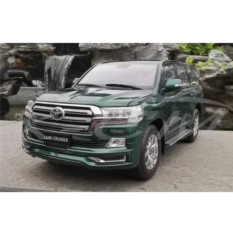 1:18 Scale Toyota LC200 Alloy Model 5 1:18 Scale Toyota LC200 Alloy Model - Image 5