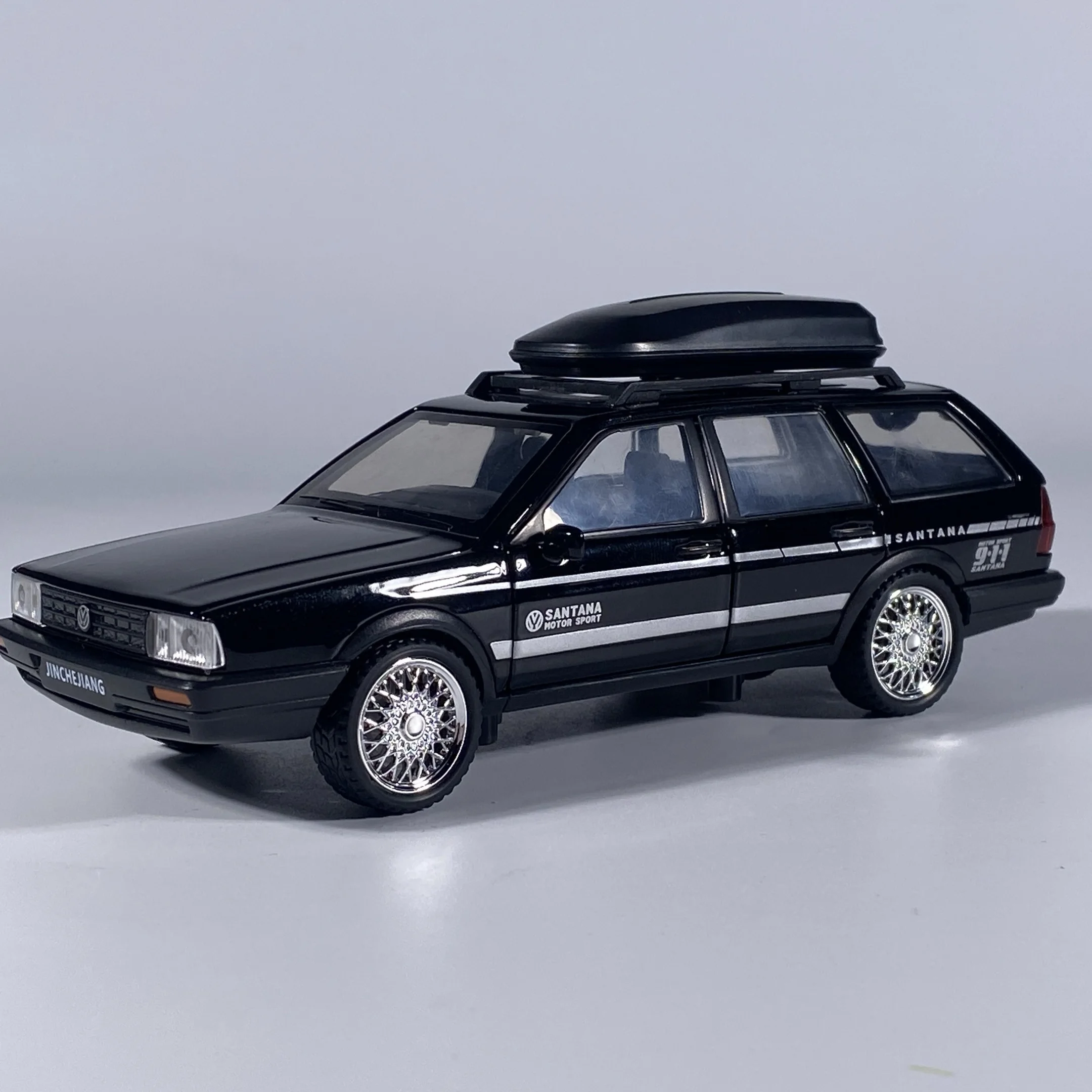 Volkswagen Santana Wagon 1:32 Diecast Model 10 Volkswagen Santana Wagon 1:32 Diecast Model - Image 10