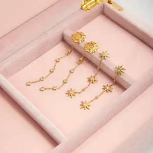 Gold Sun and Star Earrings in Stainless Steel 12 S26113e5398a042edad00e944c3c56187O