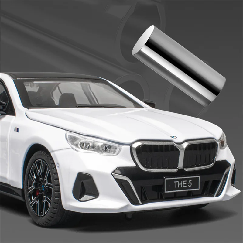 BMW 5 Series i5 M60 1:24 Diecast Model 2 BMW 5 Series i5 M60 1:24 Diecast Model - Image 2