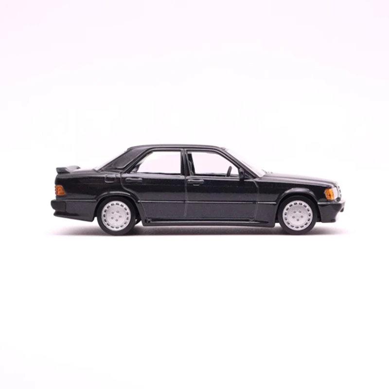 Mercedes-Benz 190E 2.3 1:43 Scale Model Car 3 Mercedes-Benz 190E 2.3 1:43 Scale Model Car - Image 3