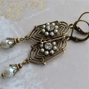 Vintage Waterdrop Earrings with White Stones 8 S26d61057defa459e9ddf7c193f789a14t