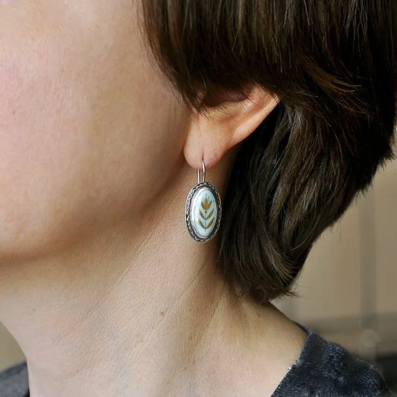 Vintage Floral Drop Earrings in Silver or Gold 2 Vintage Floral Drop Earrings in Silver or Gold - Image 2