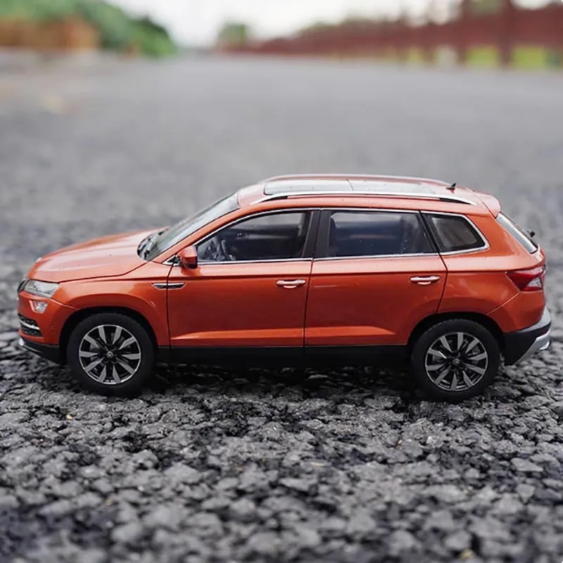 Vibrant 1/18 Škoda Karoq Diecast Model 2 Vibrant 1/18 Škoda Karoq Diecast Model - Image 2