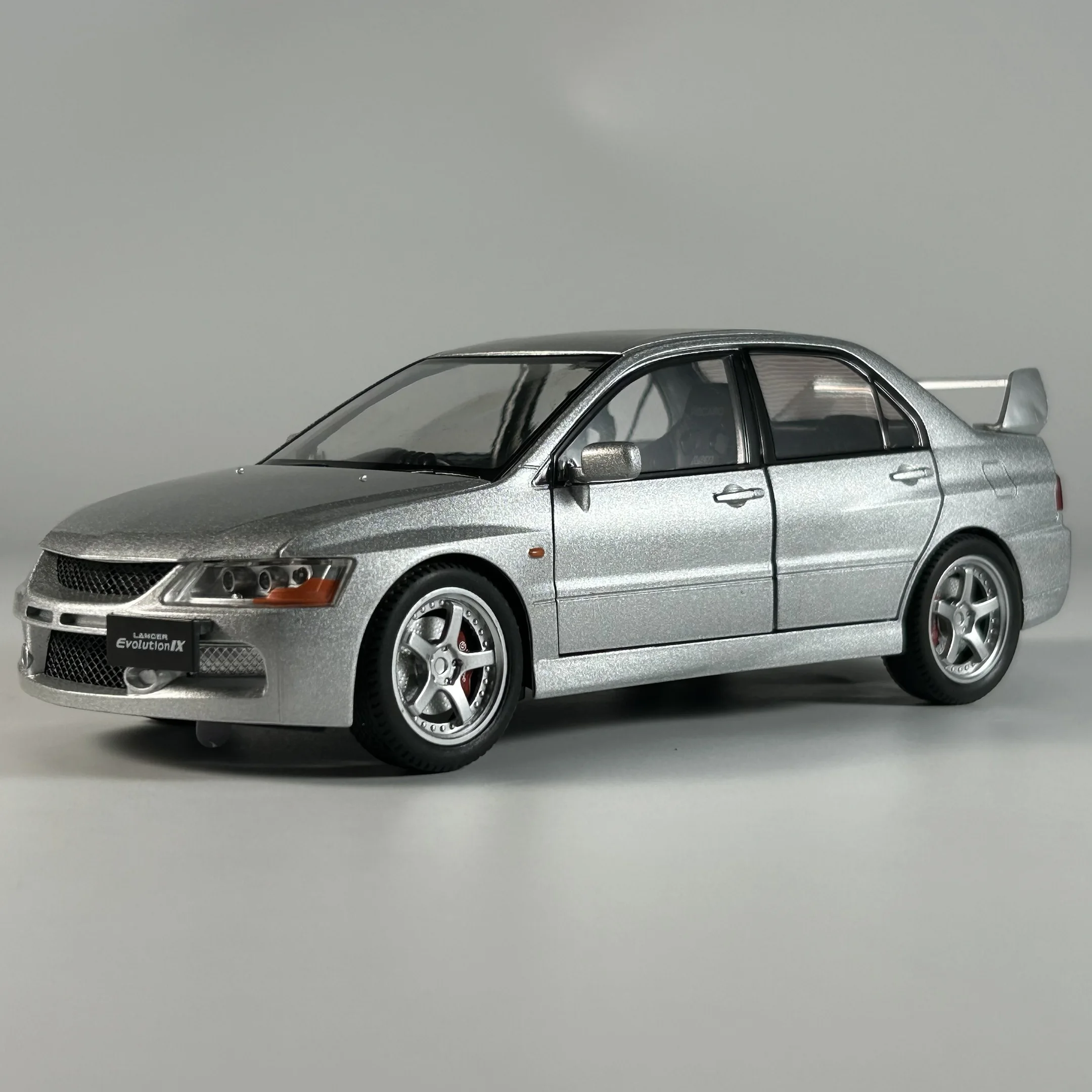 Blue Mitsubishi Lancer Evolution EVO9 Diecast Model 7 Blue Mitsubishi Lancer Evolution EVO9 Diecast Model - Image 7