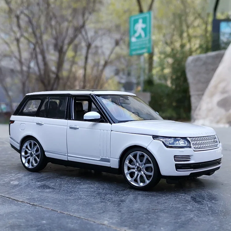 White 1:24 Scale Range Rover SUV Diecast Model 6 White 1:24 Scale Range Rover SUV Diecast Model - Image 6