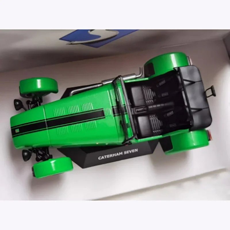 Green 1/18 Scale Diecast Model Car 4 Green 1/18 Scale Diecast Model Car - Image 4