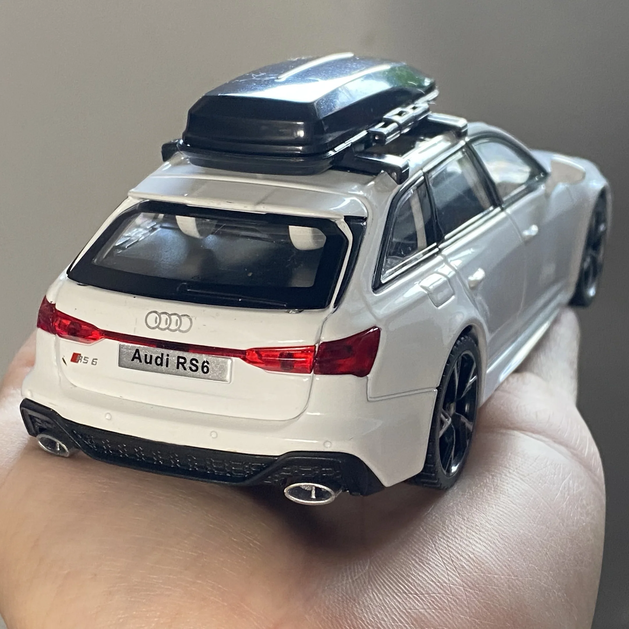 1:32 Audi RS6 Model Car for Collectors 5 1:32 Audi RS6 Model Car for Collectors - Image 5
