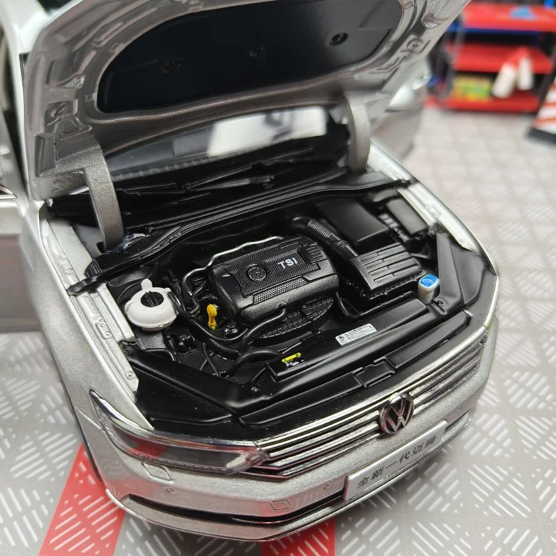 1:18 VW Magotan B8 Diecast Model 2 1:18 VW Magotan B8 Diecast Model - Image 2