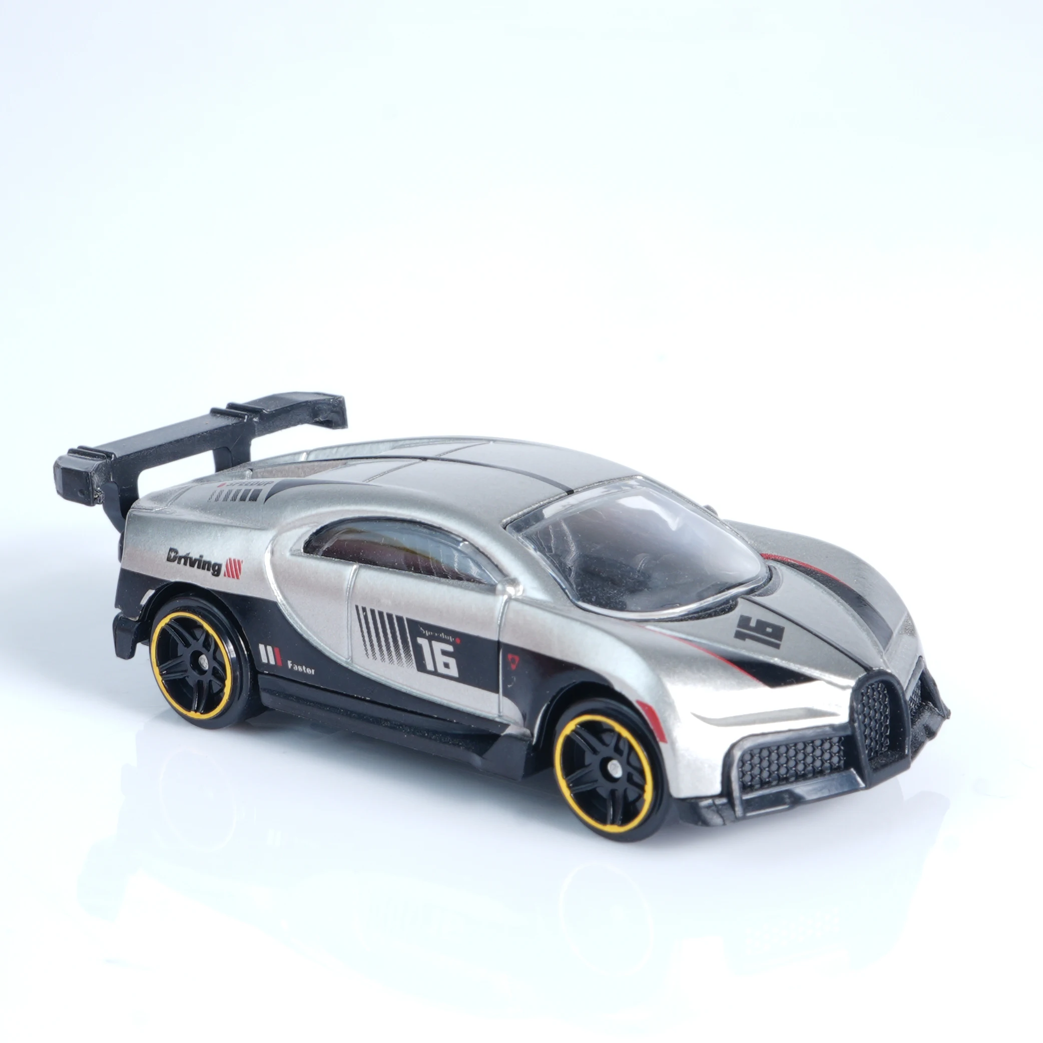 1:64 Silver-Shadow Leopard Die-Cast Model Car 3 1:64 Silver-Shadow Leopard Die-Cast Model Car - Image 3