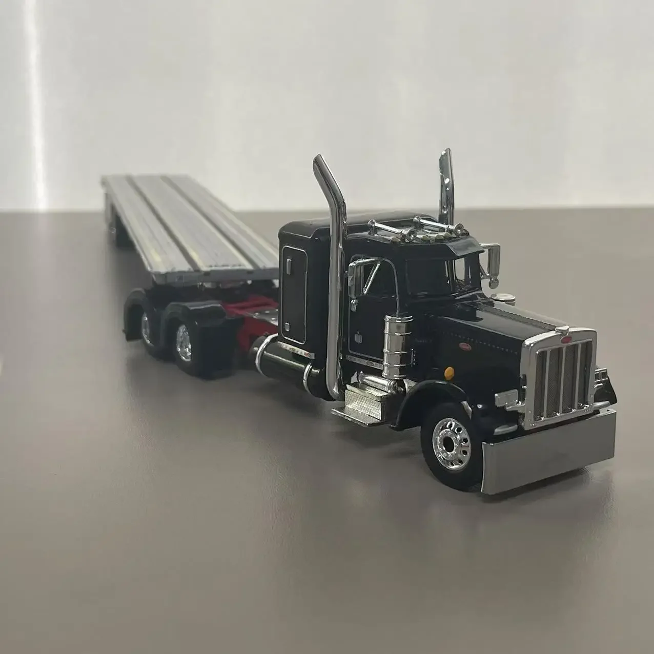 Authentic Peterbilt 389 Model 1/64 Scale 2 Authentic Peterbilt 389 Model 1/64 Scale - Image 2