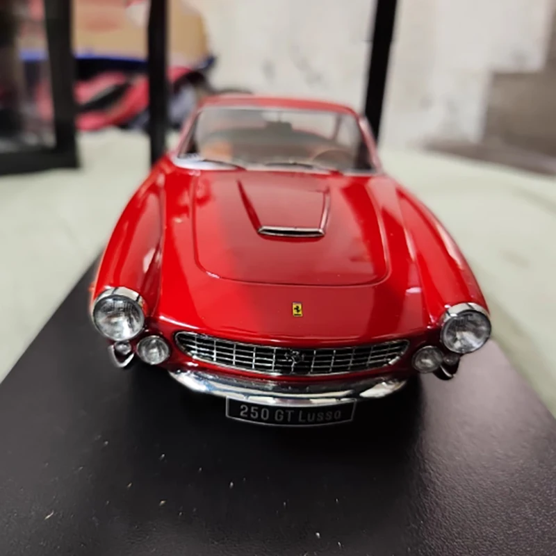 1962 Ferrari 250 GT Lusso 1/18 Diecast Model 4 1962 Ferrari 250 GT Lusso 1/18 Diecast Model - Image 4