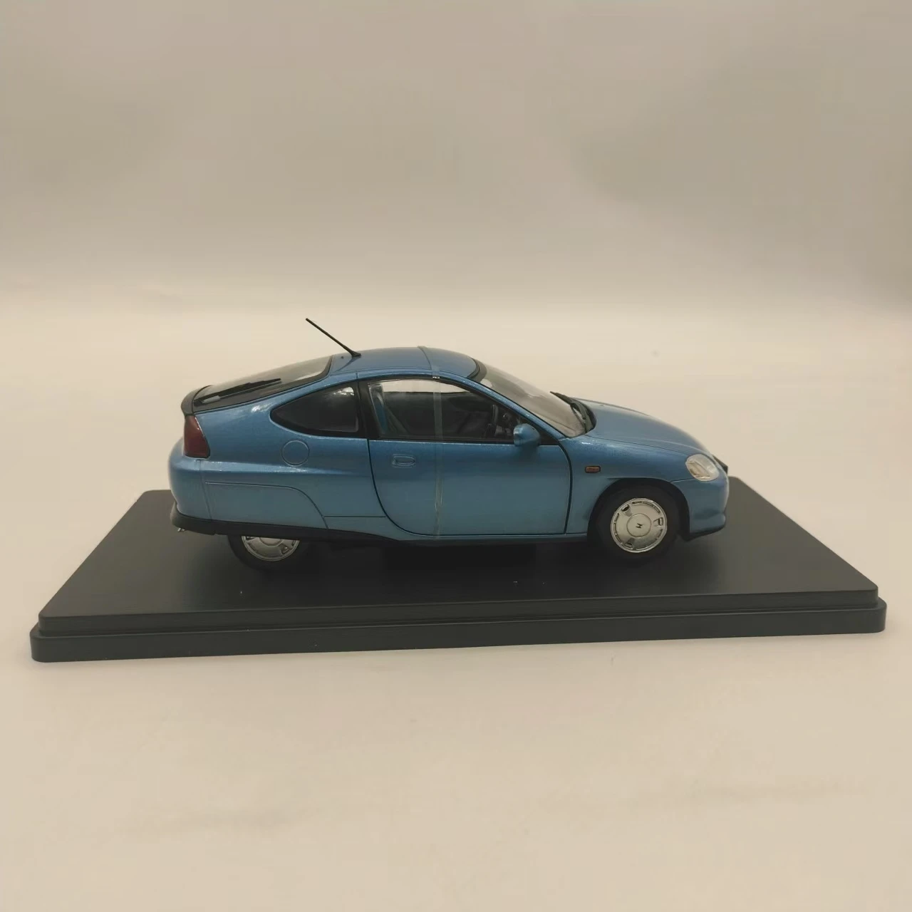 1999 Honda Insight Die-Cast Model 1:24 Scale 6 1999 Honda Insight Die-Cast Model 1:24 Scale - Image 6