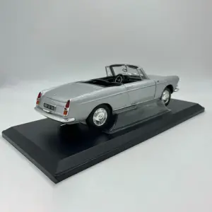 Silver 1:18 Diecast Vintage Convertible 7 S2b59d101602540ffa72ef9a06d39c15ev