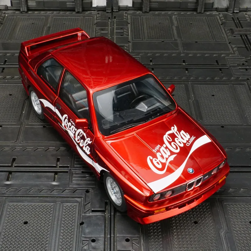 Vibrant 1:24 Scale BMW M3 E30 Diecast Model 2 Vibrant 1:24 Scale BMW M3 E30 Diecast Model - Image 2