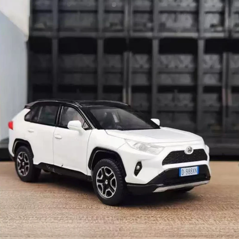 1:32 Scale Toyota RAV4 Diecast Model 5 1:32 Scale Toyota RAV4 Diecast Model - Image 5