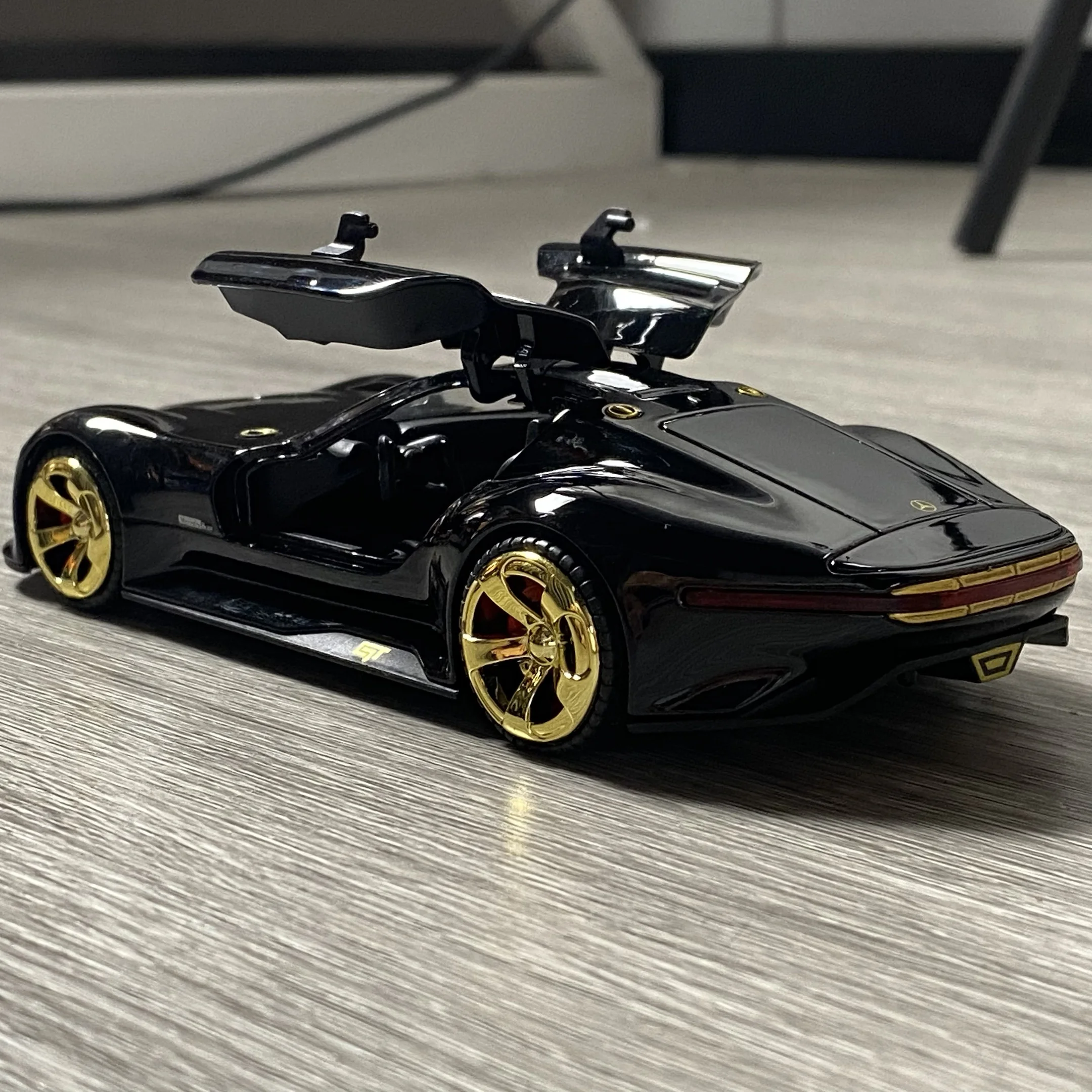 Mercedes-Benz AMG Vision GT 1:32 Diecast Model Car 5 Mercedes-Benz AMG Vision GT 1:32 Diecast Model Car - Image 5
