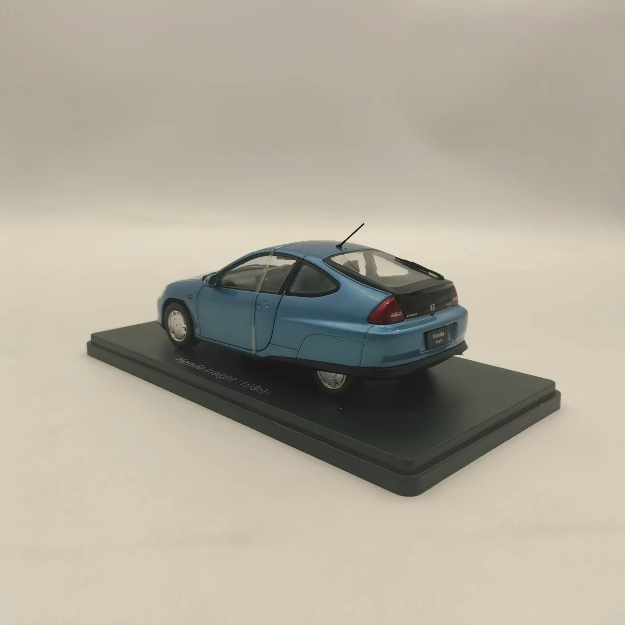 1999 Honda Insight Die-Cast Model 1:24 Scale 4 1999 Honda Insight Die-Cast Model 1:24 Scale - Image 4