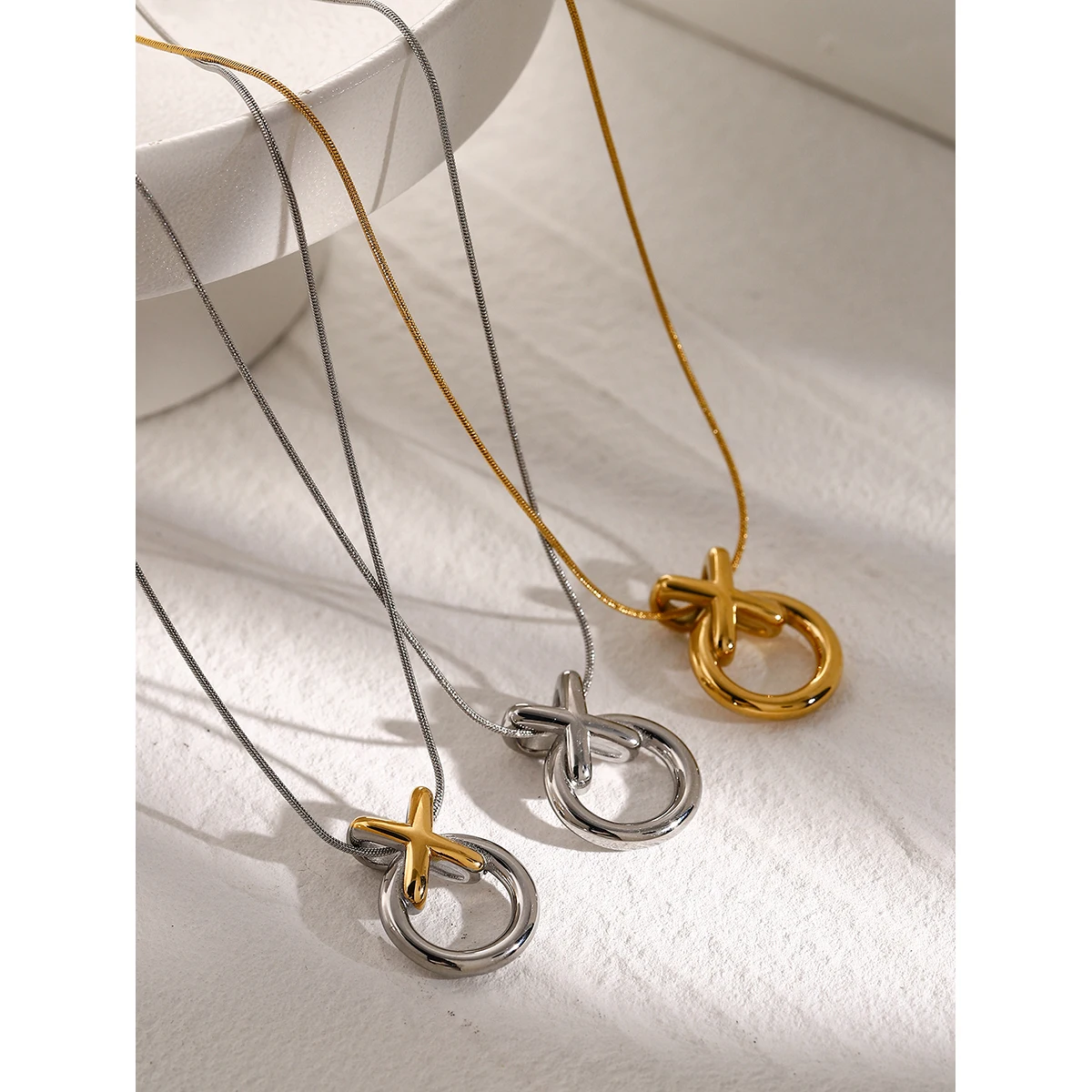 Stainless Steel Women's Circular Pendant Necklace 3 Stainless Steel Women's Circular Pendant Necklace - Image 3