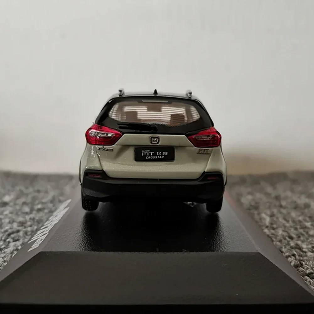 Honda Fit Crosstar 1:40 Scale Die-Cast Model 4 Honda Fit Crosstar 1:40 Scale Die-Cast Model - Image 4