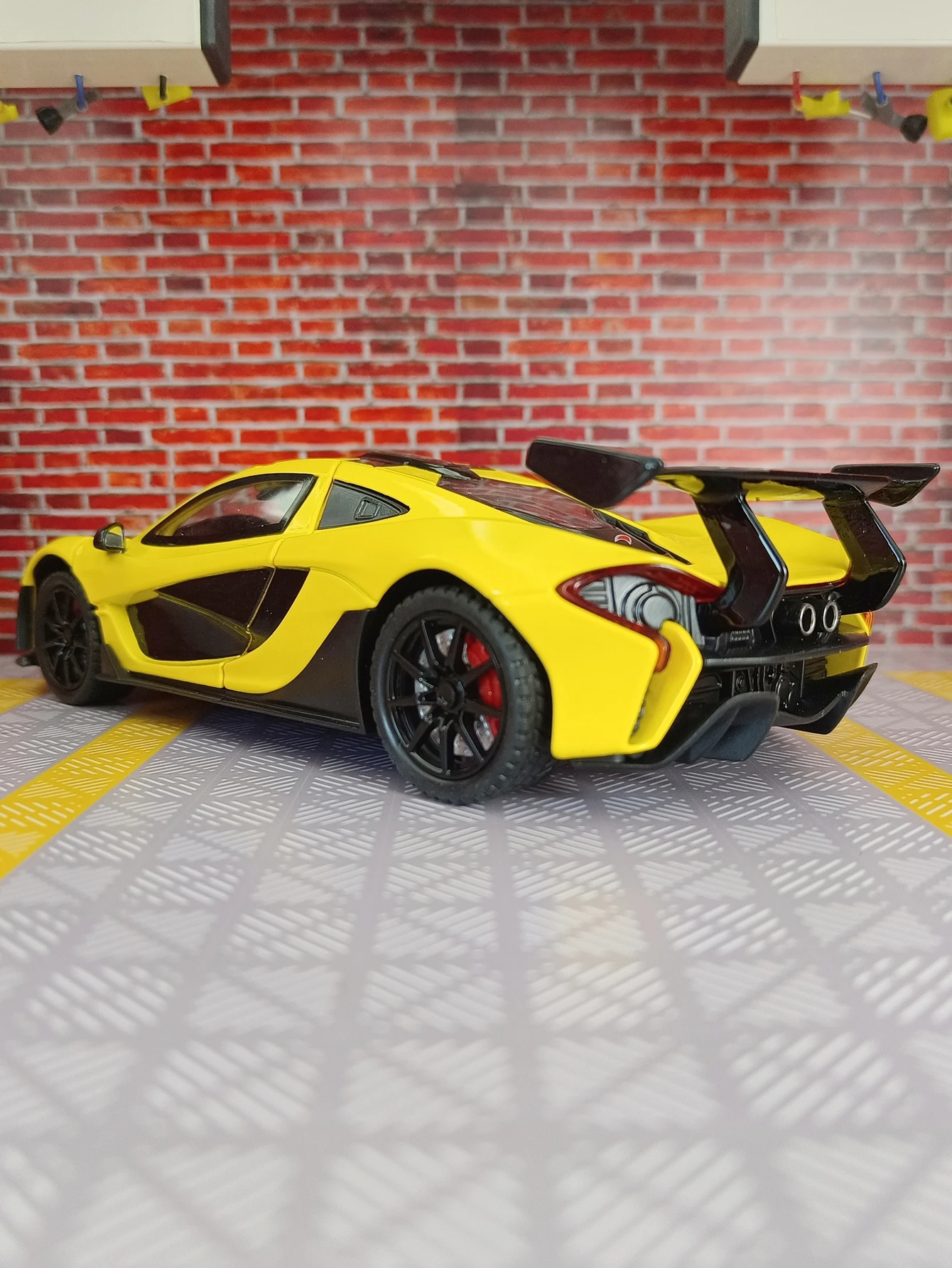 Black McLaren P1 1:24 Diecast Model 3 Black McLaren P1 1:24 Diecast Model - Image 3