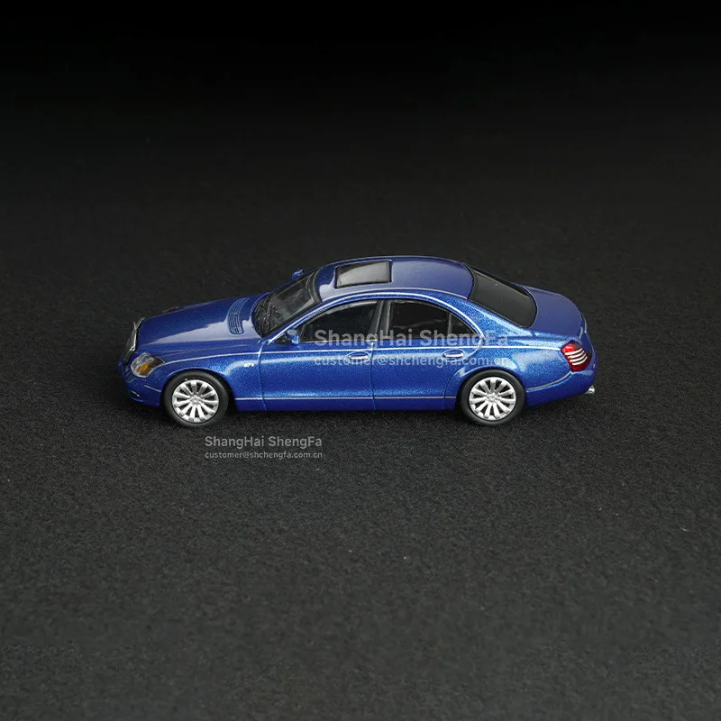 Mercedes-Maybach 57S 1:64 Diecast Model Blue 3 Mercedes-Maybach 57S 1:64 Diecast Model Blue - Image 3