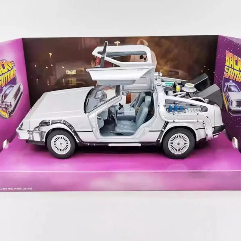 Back To The Future DeLorean 1:24 Diecast Model 5 Back To The Future DeLorean 1:24 Diecast Model - Image 5