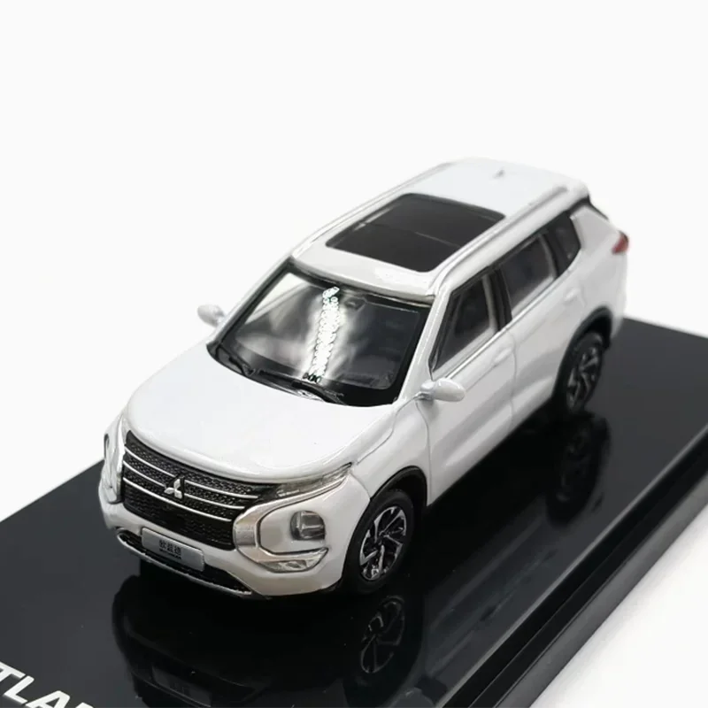 2023 Mitsubishi Outlander Diecast Model 1:64 Scale 3 2023 Mitsubishi Outlander Diecast Model 1:64 Scale - Image 3