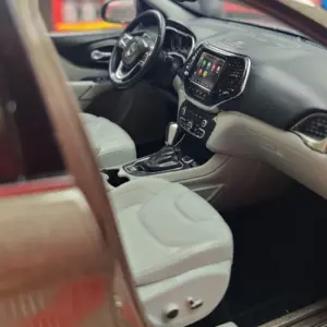 1:18 Scale Jeep Cherokee SUV Model 12 S2e4ee0a067b74dc2af2470c972f43431u